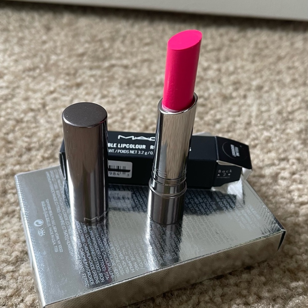 MAC Huggable Lipstick Feeling Amorous?